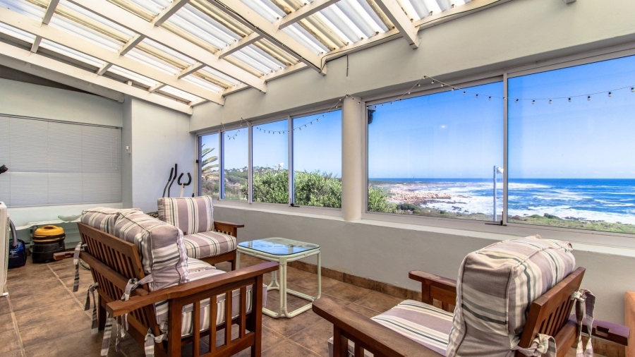 5 Bedroom Property for Sale in Sandbaai Western Cape